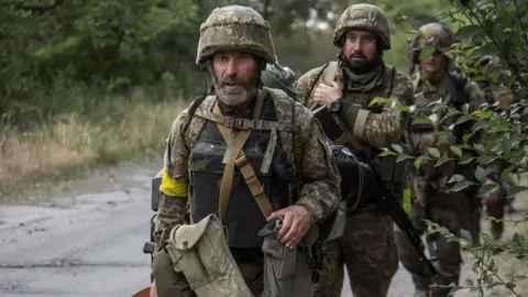 EPA Ukrainian troops deployed near Severodonetsk, 19 Jun 22