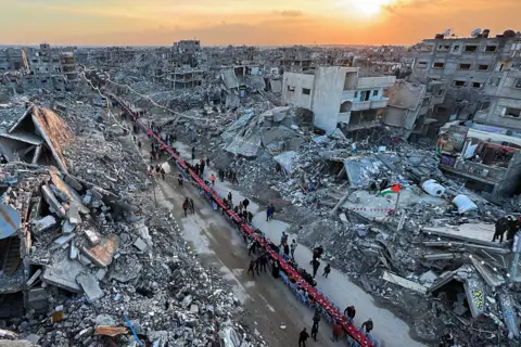 Leading viewing views showing a building of mass and destroys around the long-term red drop running a long road run a lot rapidly in March 2025.