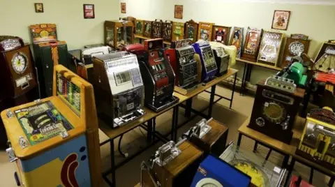 Hansons A collection of vintage amusement arcade machines