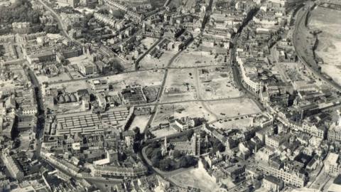 Swansea blitz: Childhood memories of 'bombing horror', 80 years on ...