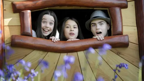 Colin Hattersley Children at Moat Brae