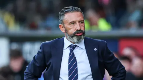 Derek McInnes looks dejected