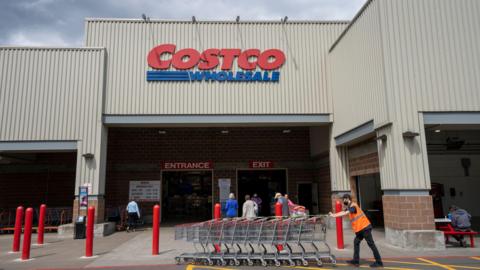 Costco Customer Takes Legal Action Over Unjust Tariff Refunds