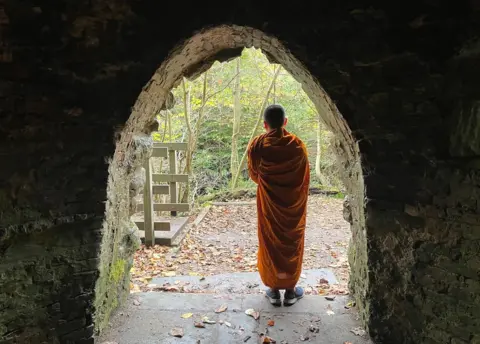 We built a Buddhist temple in an Edinburgh family home - BBC News