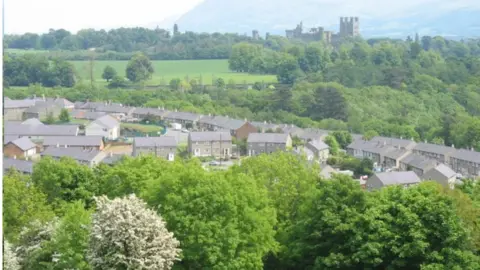 Geograph/ Eric Jones Maesgeirchen Estate