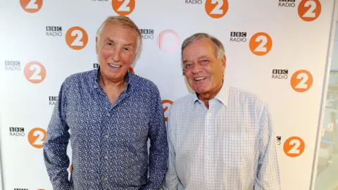 Johnnie Walker met voormalig BBC-dj Tony Blackburn 