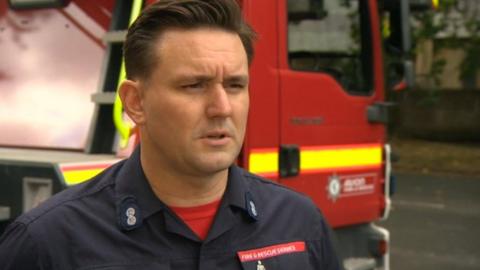 Bristol firefighters' challenge in tribute to 9/11 victims - BBC News