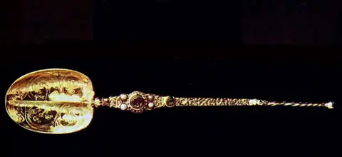 Universal History Archive/Getty Images Coronation spoon