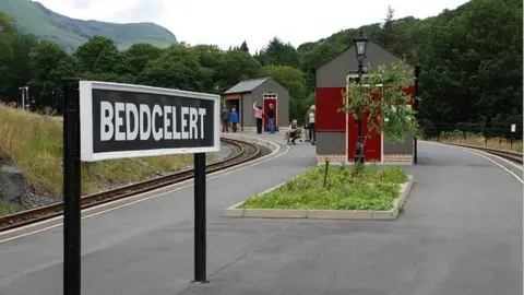 Geograph/ Patrick Mackie Beddgelert station