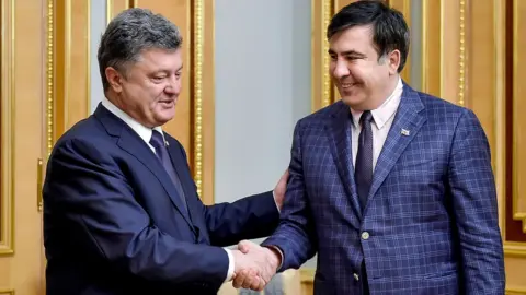 AFP President Poroshenko (L) with Mr Saakashvili, 1 Jun 2015