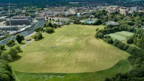 Terry-Harris.com Peterborough Embankment
