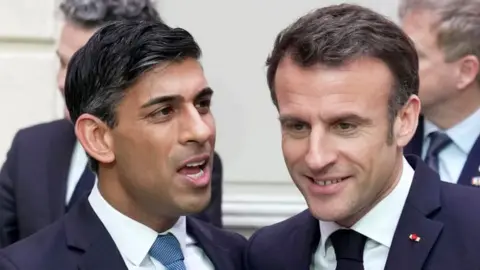 Pool President Emmanuel Macron of France (right) and the UK Prime Minister Rishi Sunak