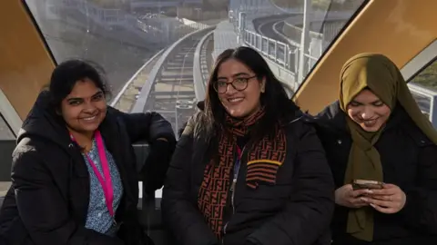 CGF PHOTOGRAPHY Three woman riding the Luton Dart