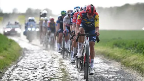 Lucinda Brand competes at Paris-Roubaix