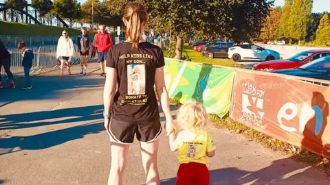 Family photo Niko and his Mum before the race