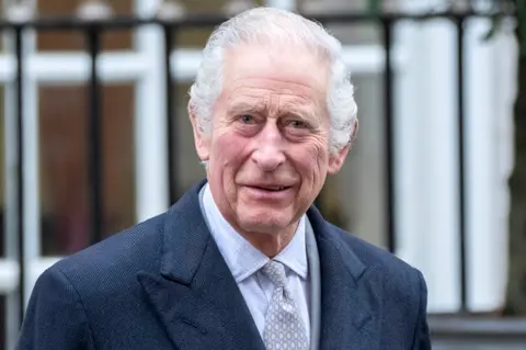 King diagnosed with cancer, Buckingham Palace says