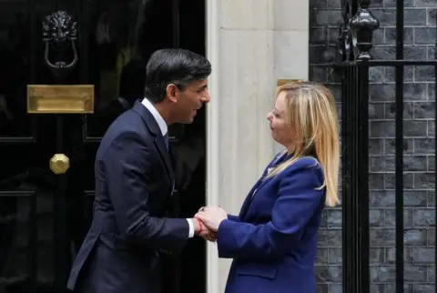 Maja Smiejkowska / Reuters British Prime Minister Rishi Sunak welcomes Italian Prime Minister Giorgia Meloni