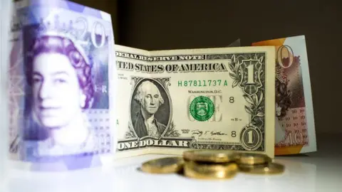 NurPhoto sterling and dollar notes