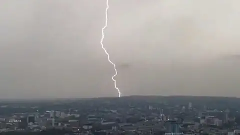 Lightning strikes London horizon