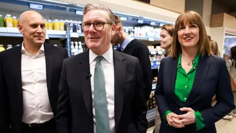 UK Prime Minister Sir Keir Starmer and Chancellor Rachel Reeves meet with Lidl CEO Ryan McDonnell as they visit a Lidl supermarket in central London on 20 May 2025.