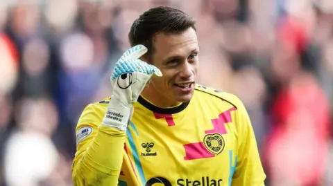 Alexander Schwolow kept 15 clean sheets for Hearts last season