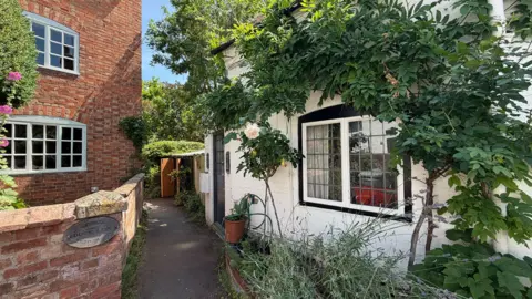 Exterior view of Church Cottage in Clifford Chambers