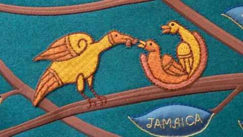 Aidan Hart A small section of the screen showing birds