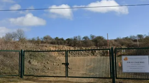 Google streetview Three Gates Quarry, Temple Guiting