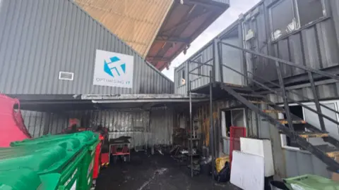 3530e350-c06d-11f0-bdb0-99c97c554d8b.png Investigação do Exeter City Football Club após incêndio no estádio