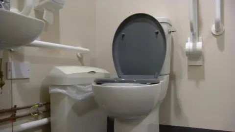 Simple changes such as a toilet seat of a contrasting colour can make a world of difference