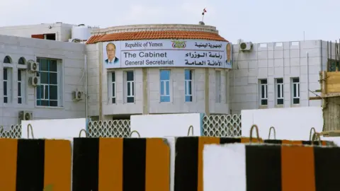 Reuters Yemeni government headquarters in Aden (30 January 2018)