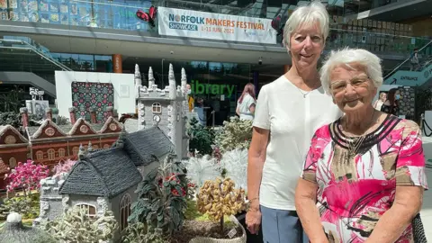 Margaret Seaman and her daughter, Tricia Wilson.