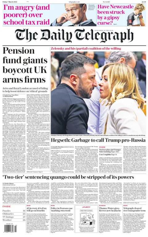 El titular en la página principal del Daily Telegraph dice: "Los gigantes del fondo de pensiones boicotan las empresas de armas del Reino Unido."