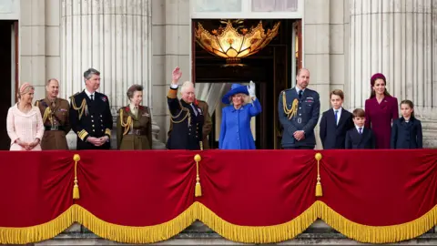 PA Media The Duchess of Edinburgh, the Duke of Edinburgh, Vice Admiral Sir Tim Laurence, the Princess Royal, King Charles III, the Duke of Kent, Queen Camilla, the Prince of Wales, Prince George, the Princess of Wales, Prince Louis and Princess Charlotte all stand on the balcony in formal dress while the King and Queen wave.