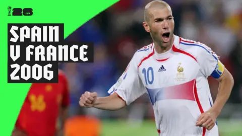 Zinedine Zidane celebrates