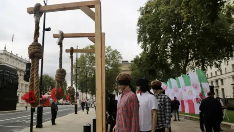 Anadolu Agency Protesters protest against executions in Iran ahead of World Day Against the Death Penalty in London, UK (8 October 2021)