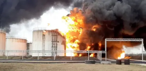 Russian Emergencies Ministry/Reuters Belgorod oil depot fire (screenshot)