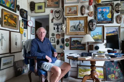 Jim Grover Guy Hunting, resident