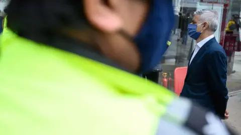 Getty Images Sadiq Khan and a Met officer