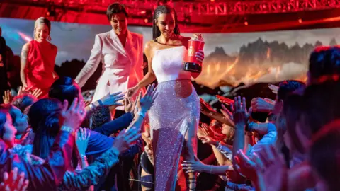 Getty Images Kardashians at award ceremony