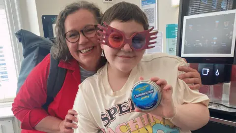 Family photo Gail Iredale and Hannah Roberts