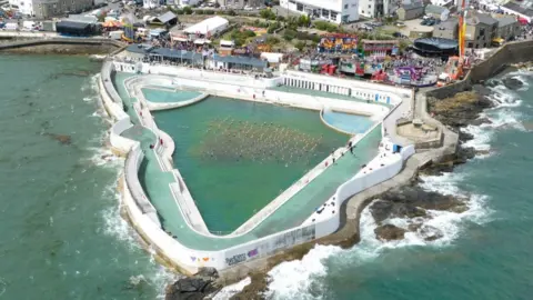 Duncan Scobie and Jon Raftery Swim For Ukraine synchronised swim