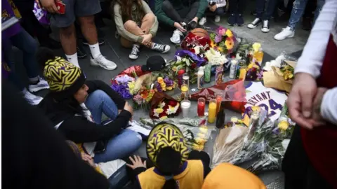 Reuters La Lakers fans at a vigil outside the Staples Center in Los Angeles, 26 January 2020