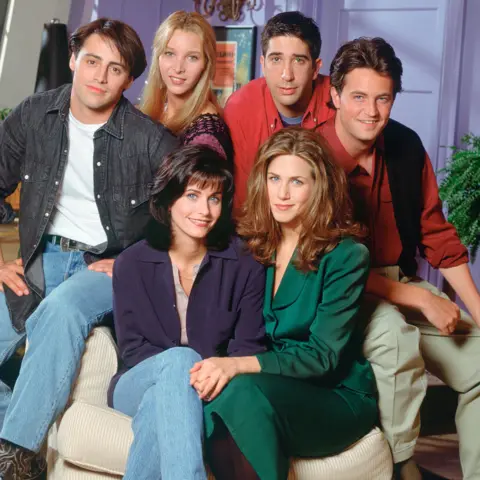 Get The Friends suit pictures - Actor Courteney Cox, Matt LeBlanc, Lisa Kudrow, David Schwimmer, Matthew Perry and Jennifer Aniston