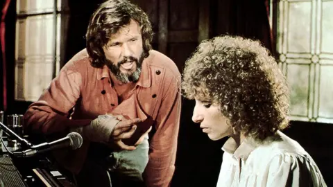 Picha za Getty Kris Kristofferson na Barbra Streisand katika A Star Is Born