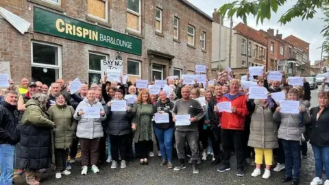 LDRS Protesters outside of the Crispin Arms in Wigna holding placards 
