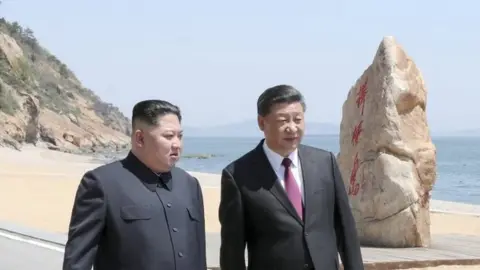 Reuters Chinese President Xi Jinping (right) and North Korean leader Kim Jong-un meet in Dalian, Liaoning province, China in this picture released by Xinhua on May 8, 2018.