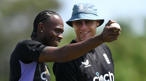 Jofra Archer and Andrew Flintoff chat during training