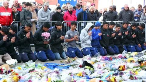 EPA/TIM KEETON Fox Hunt Football Academy from Chaiyaphum in Thailand arrive to pay their respects outside the King Power stadium in Leicester