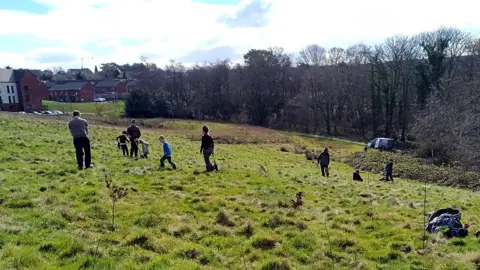 Coed Caerdydd Planting trees in Llanrumney